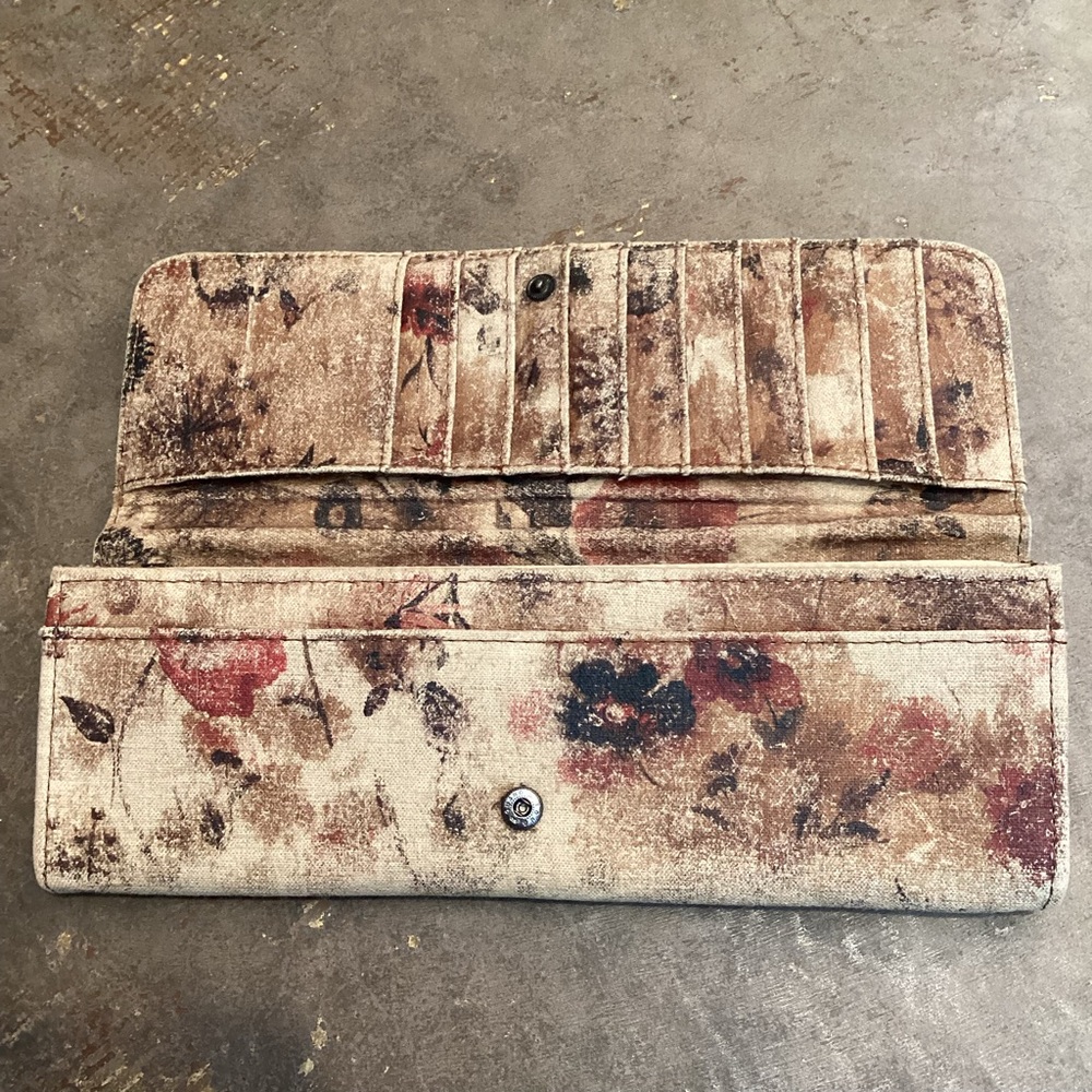 BIG BUDDHA Cloth Clutch Wallet Natural Floral Woven‎